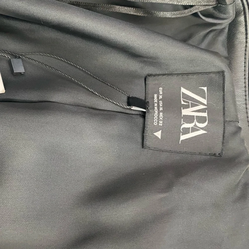 Zara Blogger Favorite Black Faux Leather Blazer Button Front Jacket Size XL NWT - Picture 15 of 16